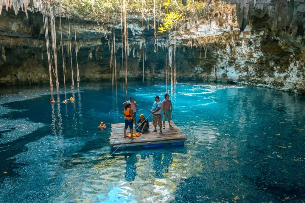 Cenotillo, en Yucatán, es un destino poco conocido lleno de cenotes, historia maya y tranquilidad. Descubre por qué es un tesoro escondido. ¿Ya lo conocías?