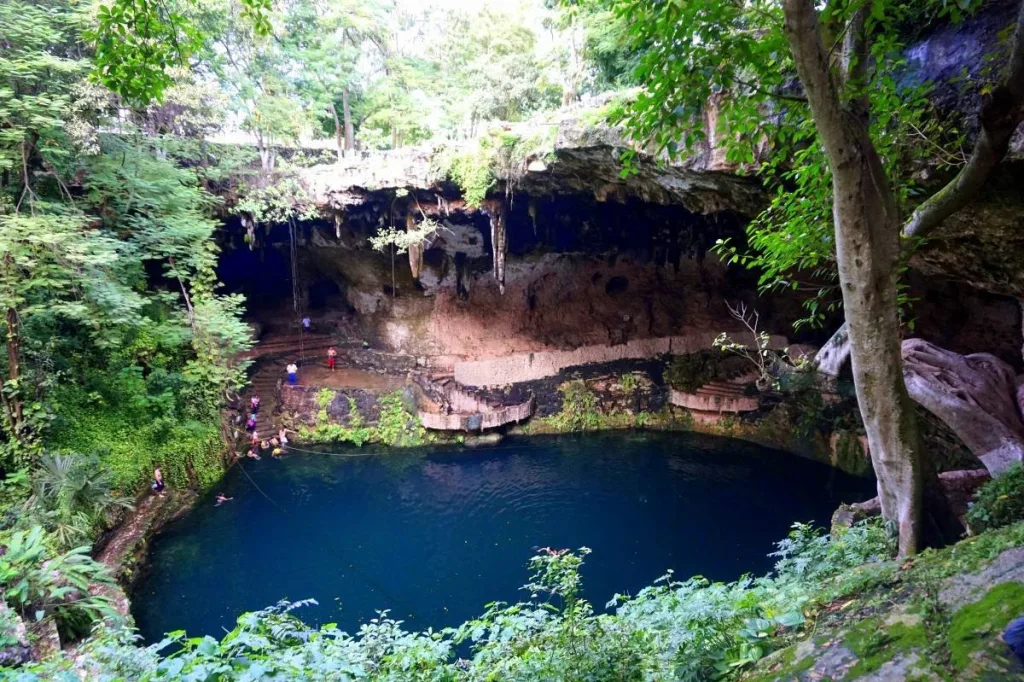 Cenotillo, en Yucatán, es un destino poco conocido lleno de cenotes, historia maya y tranquilidad. Descubre por qué es un tesoro escondido. ¿Ya lo conocías?