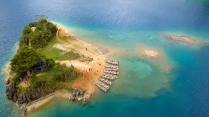 Descubre lagunas volcánicas en México donde sí puedes nadar. Conoce destinos naturales impresionantes y consejos para visitarlos.