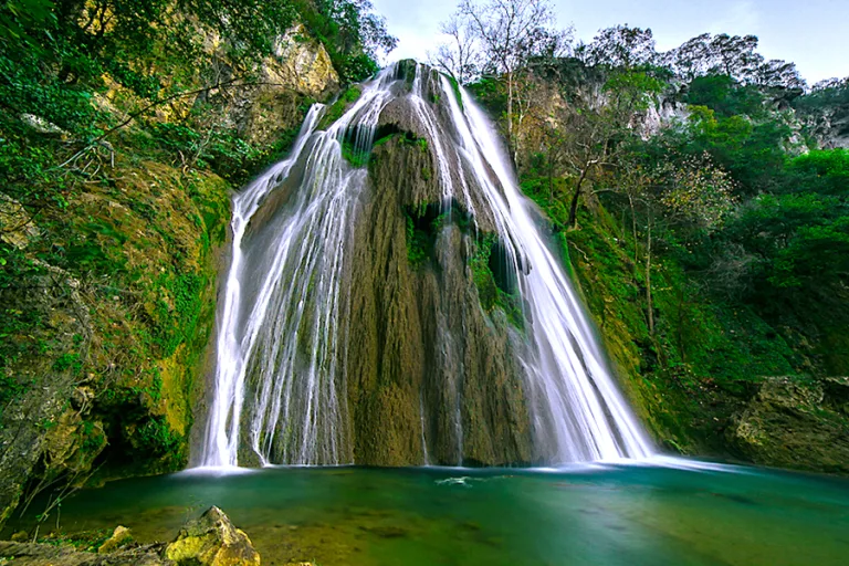 Descubre Santiago un Pueblo Mágico de Nuevo León con paisajes poco conocidos, y una escapada perfecta para conectar con la naturaleza. ¿Te animas a esta nueva aventura?