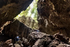 Descubre la Gruta de las Canicas en Teapa, Tabasco, un sitio único donde la naturaleza formó esferas de piedra dentro de una cueva.