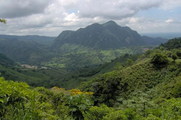 Descubre la Gruta de las Canicas en Teapa, Tabasco, un sitio único donde la naturaleza formó esferas de piedra dentro de una cueva.