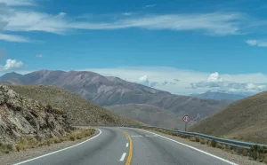 En 2026, los road trips se consolidan como la forma favorita de viajar: libertad total, paisajes espectaculares y paradas gastronómicas imperdibles/Foto:Pexels