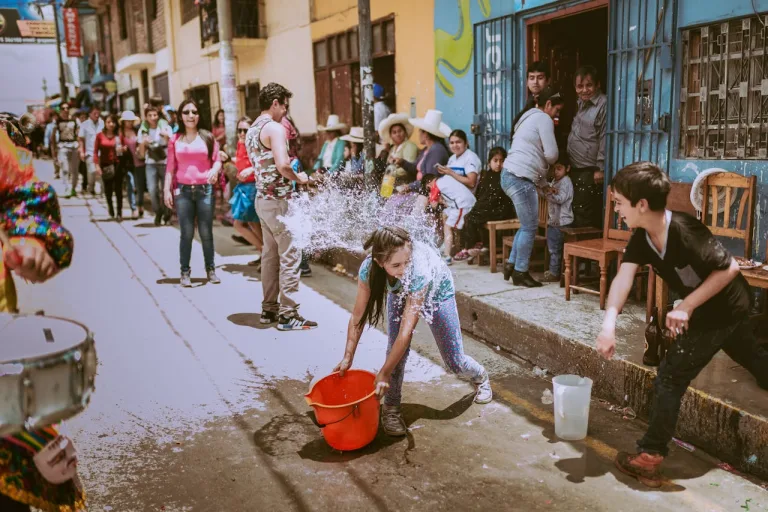La leyenda del “Sábado de Gloria” y por qué ya no debemos aventar agua