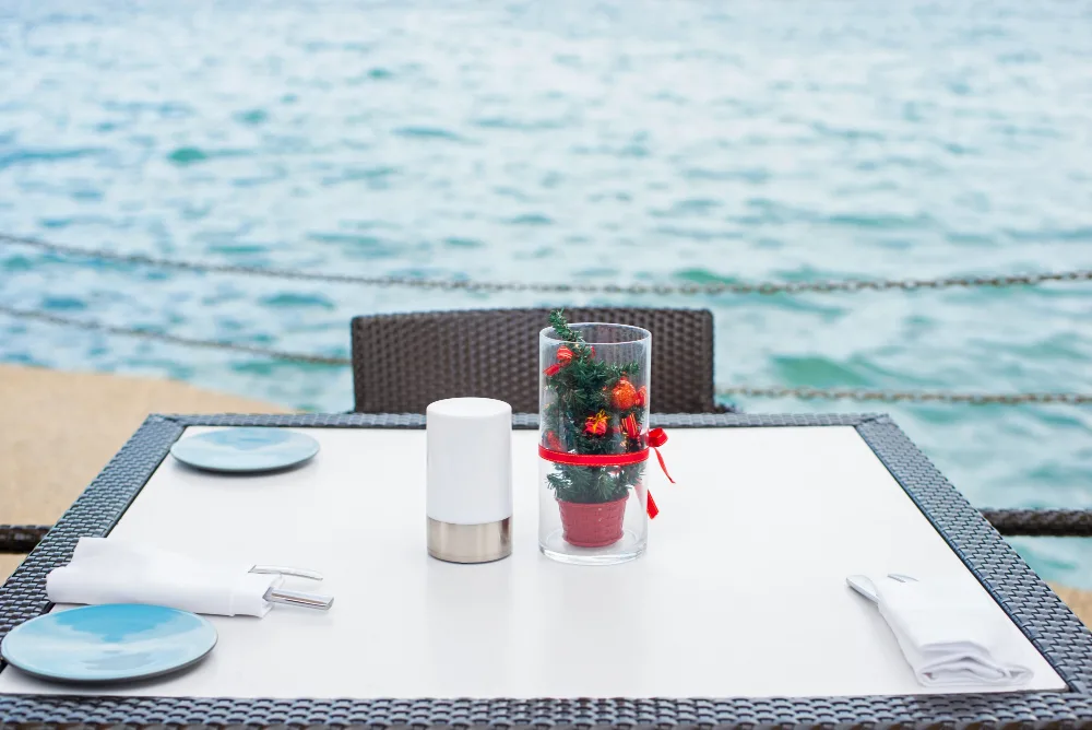 Cenas privadas en yates de Cancún y Los Cabos elevan el romance a su máxima expresión este 2026/Foto: Freepik