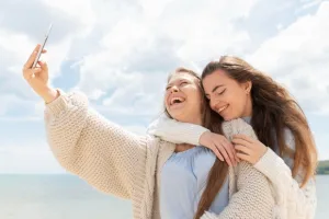 Este 10 de mayo, el mejor regalo para mamá no viene en caja… viene en forma de viaje/Foto: Freepik