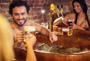 ¿Sabías que puedes bañarte en cerveza y vino? 3 experiencias de spa en México para una relajación fuera de serie