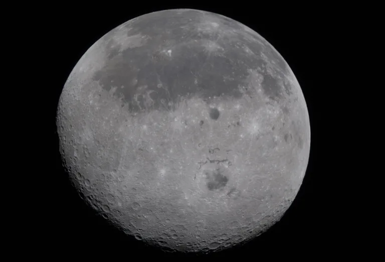¿Sabías que hoy la humanidad llegó más lejos que nunca? El récord de Artemis II y las nuevas imágenes de la cara oculta de la Luna