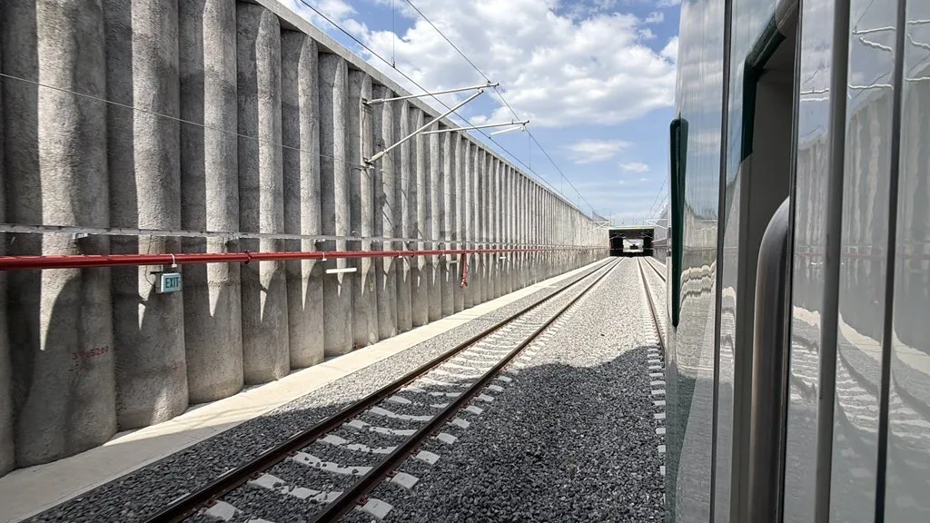 El Tren Suburbano al AIFA está listo. Conoce la nueva fecha de inauguración, ruta, estaciones y cómo cambiará la movilidad hacia el aeropuerto.
