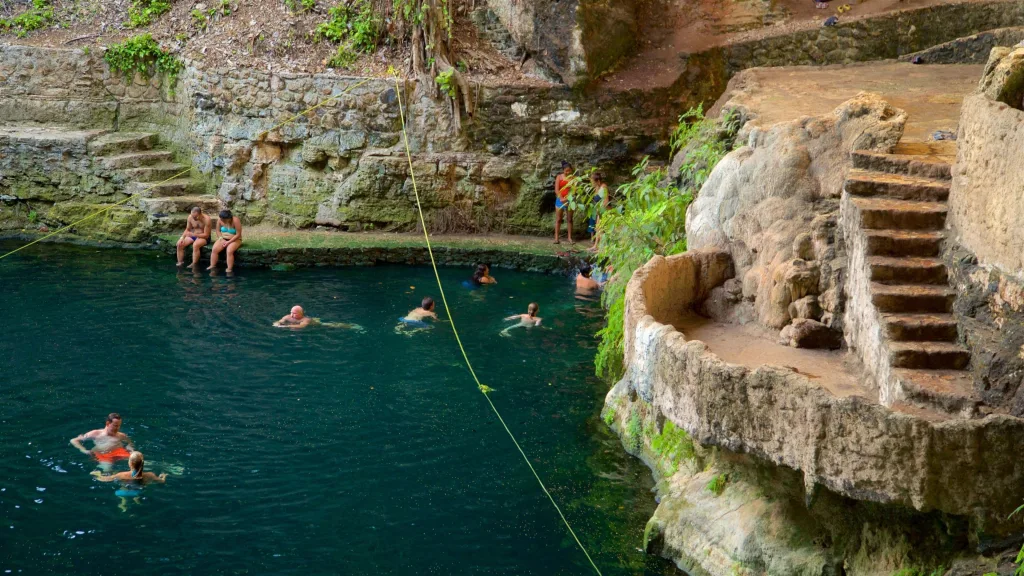Descubre Valladolid, Yucatán, el Pueblo Mágico famoso por su arquitectura colonial, gastronomía tradicional y cenotes impresionantes cerca de Chichén Itzá. Un lugar que sin duda alguna te encantará.