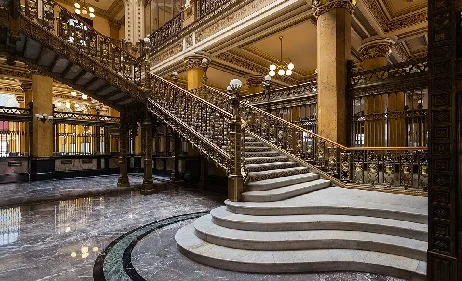 Inaugurado en 1907, el Palacio Postal no solo es una oficina de correos, es una obra maestra que mezcla elegancia europea y tecnología adelantada a su tiempo. /Foto:Wikimedia Commons