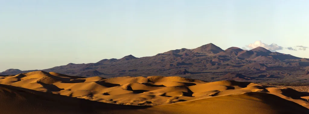 Descubre El Pinacate y el Gran Desierto de Altar, uno de los ecosistemas más sorprendentes de México con volcanes, dunas gigantes y una biodiversidad única en América del Norte. ¿Ya lo conocías?