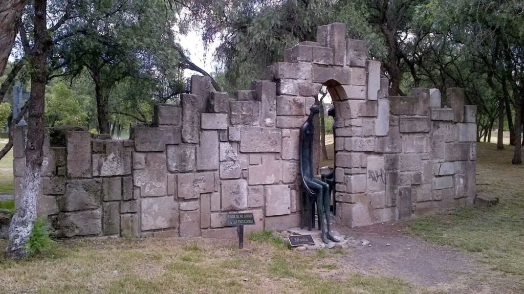 Descubre el Parque de las Esculturas en Cuautitlán Izcalli, un espacio cultural y natural en el Estado de México con arte monumental, áreas verdes y actividades al aire libre.