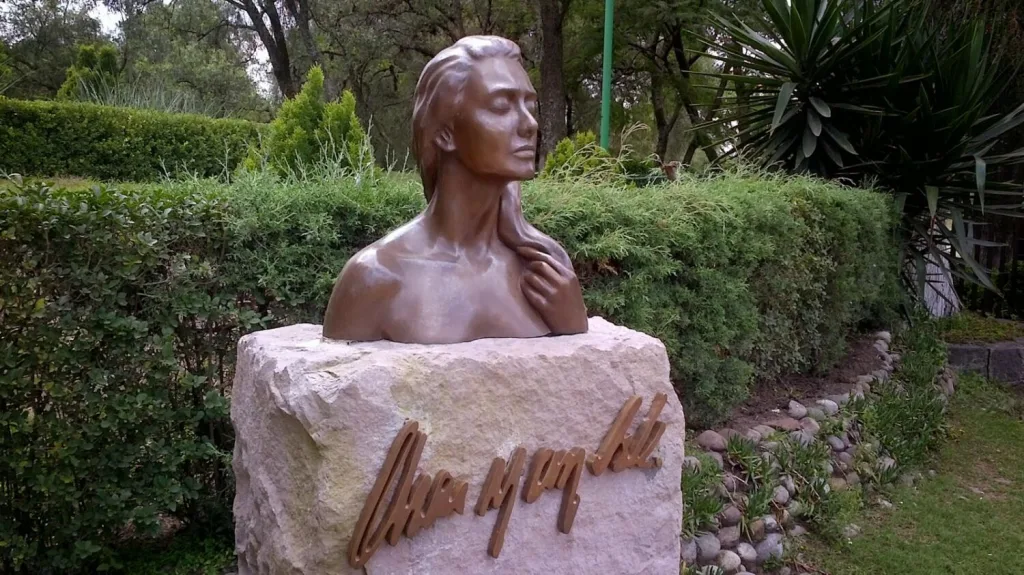 Descubre el Parque de las Esculturas en Cuautitlán Izcalli, un espacio cultural y natural en el Estado de México con arte monumental, áreas verdes y actividades al aire libre.