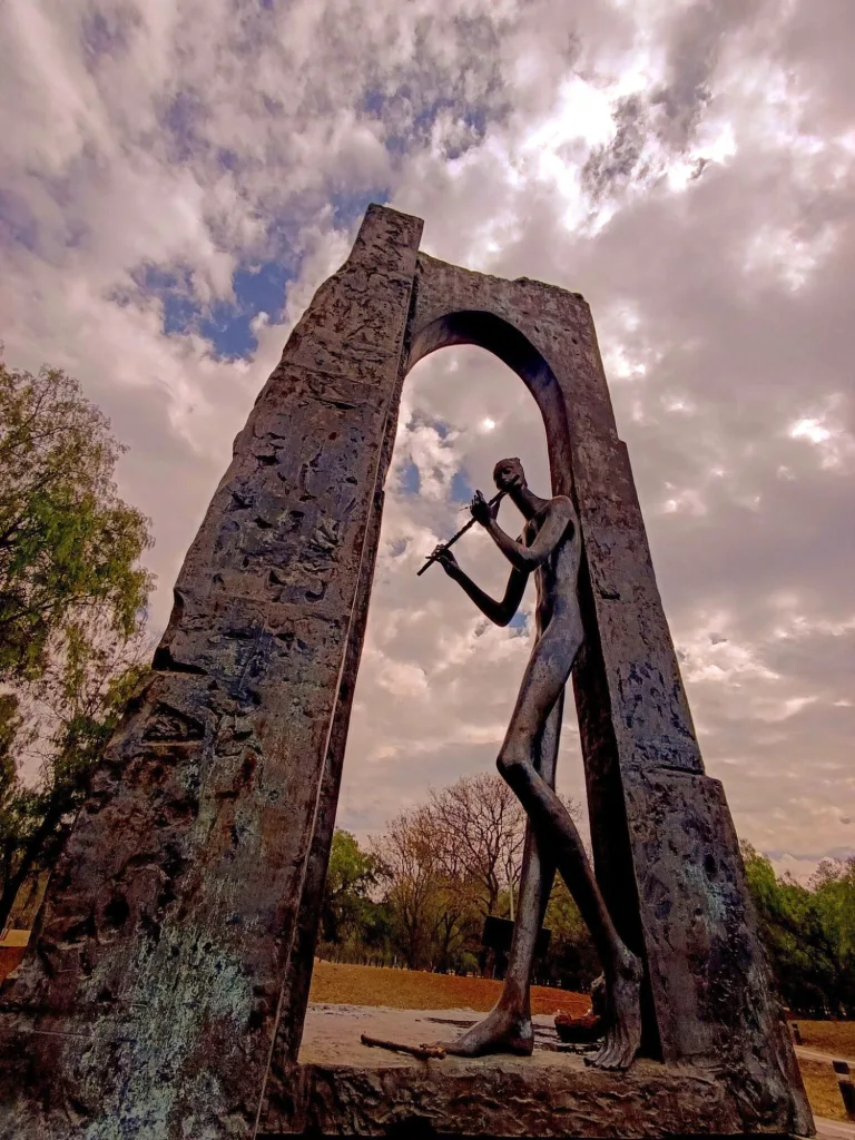 Descubre el Parque de las Esculturas en Cuautitlán Izcalli, un espacio cultural y natural en el Estado de México con arte monumental, áreas verdes y actividades al aire libre.