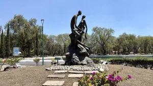 Descubre el Parque de las Esculturas en Cuautitlán Izcalli, un espacio cultural y natural en el Estado de México con arte monumental, áreas verdes y actividades al aire libre.