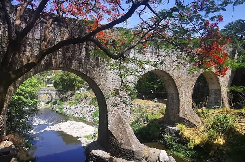 Descubre por qué Xochitepec es conocido como la pequeña Andalucía mexicana. Historia, qué hacer, gastronomía y rincones imperdibles. ¿Ya lo conocías?