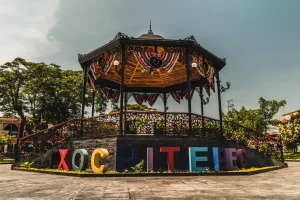 Descubre por qué Xochitepec es conocido como la pequeña Andalucía mexicana. Historia, qué hacer, gastronomía y rincones imperdibles. ¿Ya lo conocías?