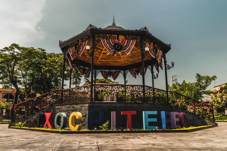 Descubre por qué Xochitepec es conocido como la pequeña Andalucía mexicana. Historia, qué hacer, gastronomía y rincones imperdibles. ¿Ya lo conocías?