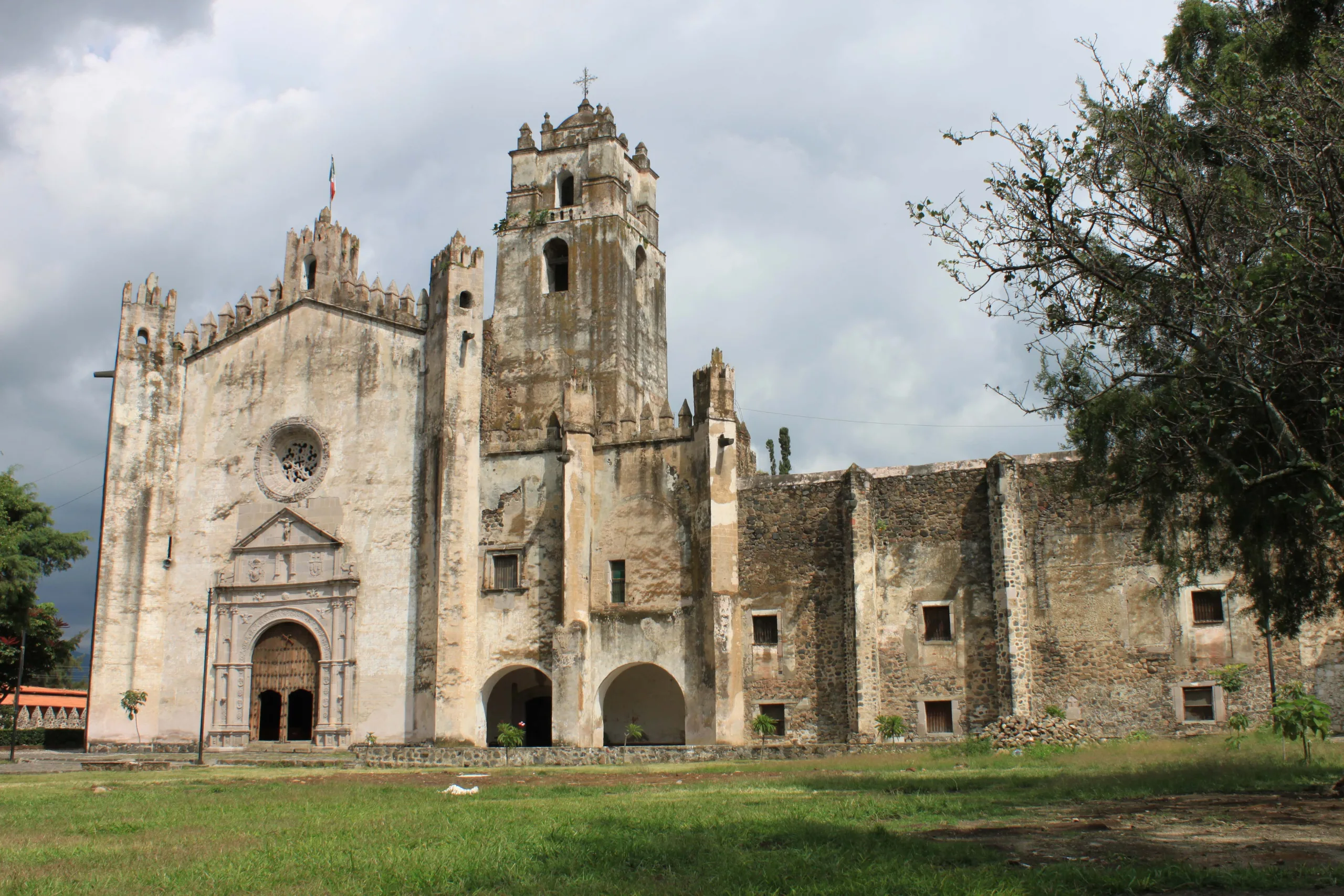 Descubre qué hacer en Yecapixtla, el destino ideal para celebrar a mamá. Historia, gastronomía, sitios turísticos y experiencias familiares imperdibles. ¿Te gustaría ir?