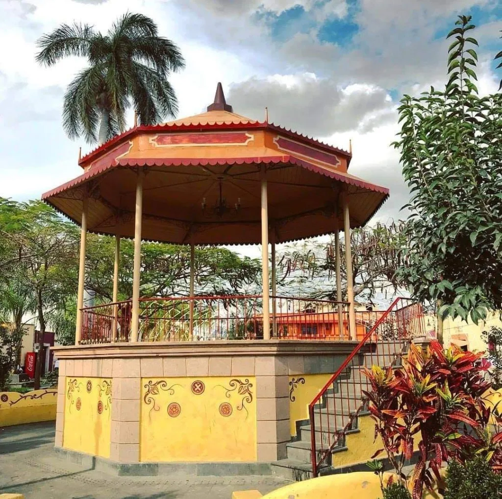 Descubre qué hacer en Yecapixtla, el destino ideal para celebrar a mamá. Historia, gastronomía, sitios turísticos y experiencias familiares imperdibles. ¿Te gustaría ir?