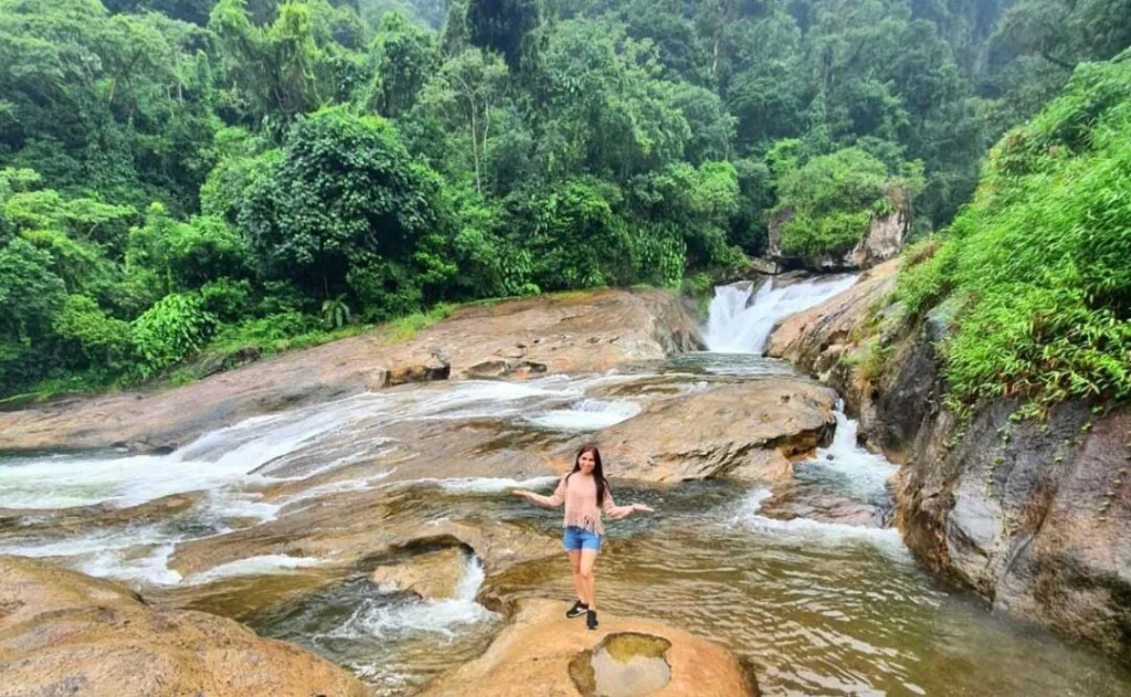 Descubre las cascadas escondidas de Cuetzalan, Puebla, un destino rodeado de naturaleza, pozas y paisajes ideales para escapar del calor este fin de semana.