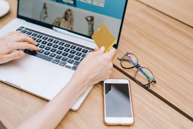 En el Hot Sale 2026, el primer día es clave: tecnología y ropa de viaje como audífonos, chamarras y tenis alcanzan sus mejores precios… pero también se agotan más rápido./Foto: Pexels