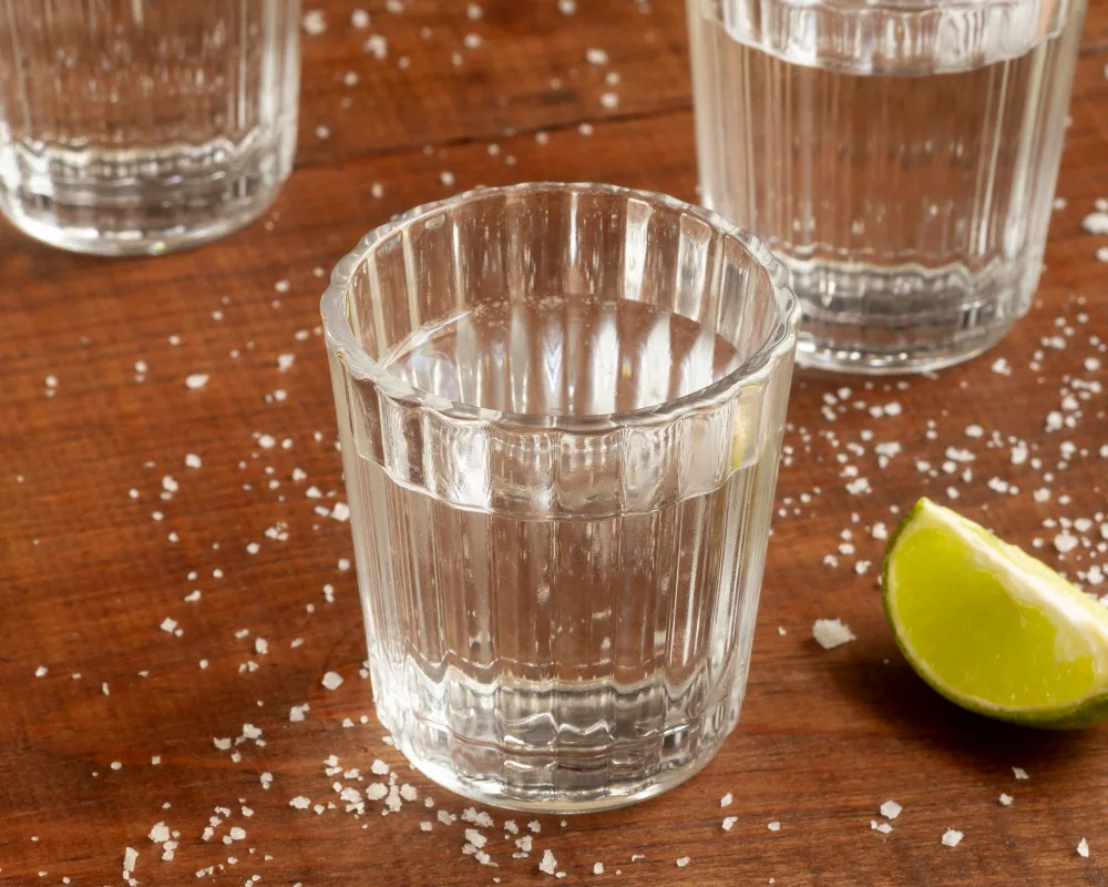 El mezcal es paciencia convertida en arte. Cada gota nace de años, a veces décadas, de espera/Foto: Magnific