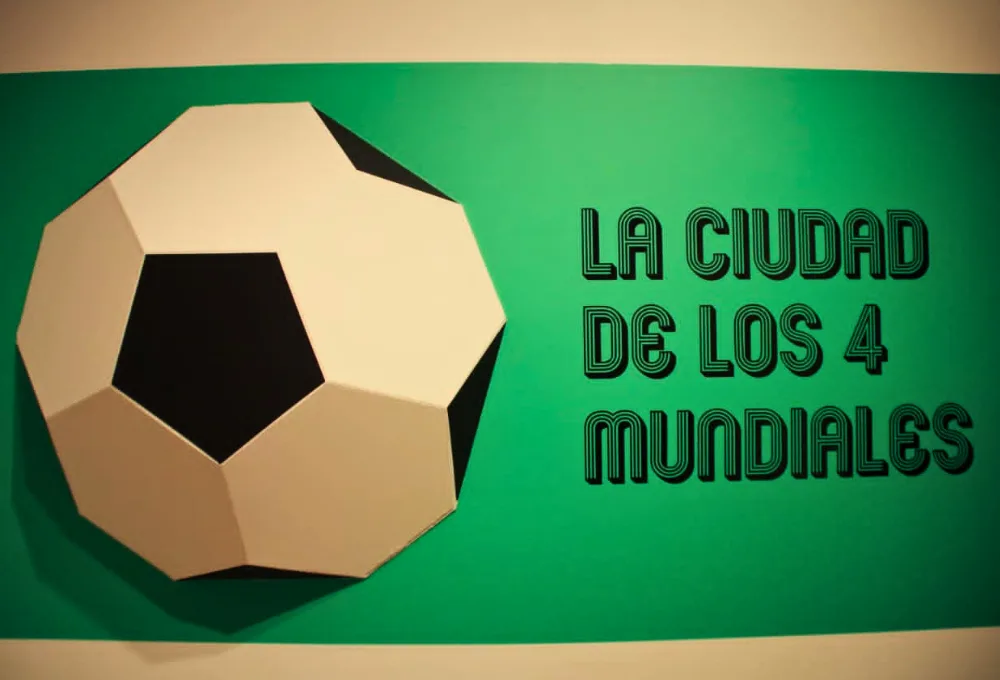 Visita "La Ciudad de los cuatro Mundiales" en el Antiguo Palacio del Ayuntamiento.