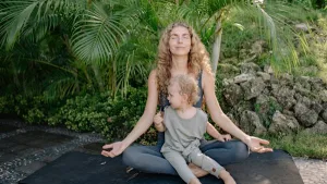 Una forma de celebrar el Día de las Madres: retiros de yoga, desintoxicación digital y medicina tradicional que invitan a pausar, reconectar y sanar/Foto: Pexels