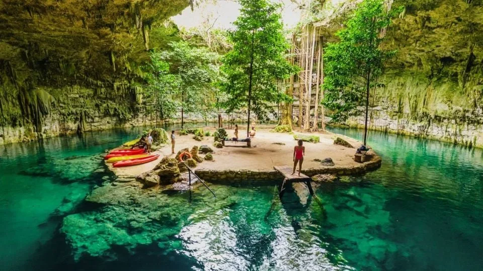 Descubre Valladolid, Yucatán, el Pueblo Mágico famoso por su arquitectura colonial, gastronomía tradicional y cenotes impresionantes cerca de Chichén Itzá. Un lugar que sin duda alguna te encantará.