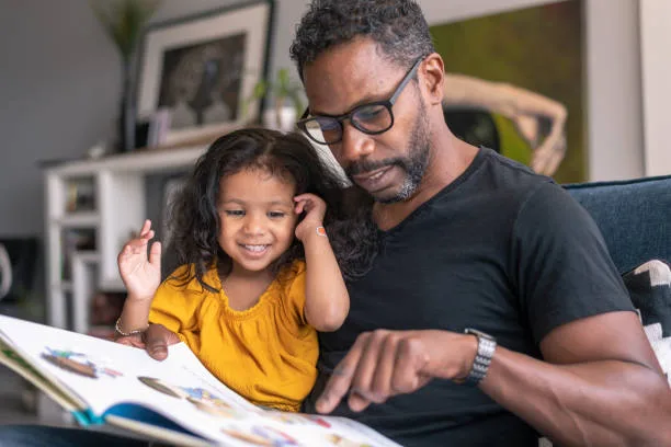 Descubre 5 libros ideales para papás lectores: novelas intensas, reflexivas y emocionales que exploran la paternidad, la soledad, la memoria y la vida.