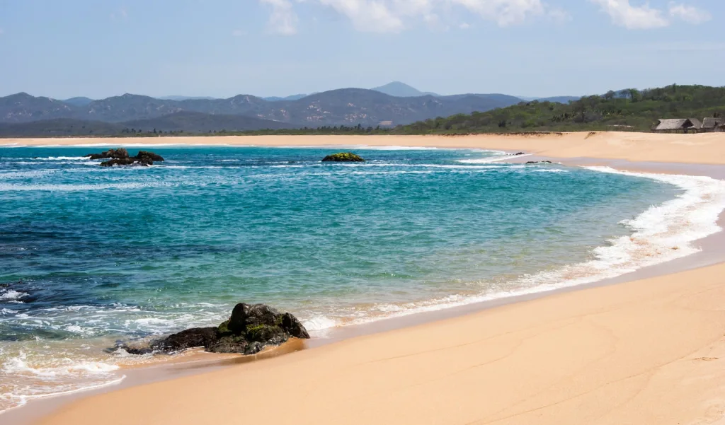 Descubre las mejores playas de México para hacer un detox digital, relajarte lejos del estrés y reconectar con la naturaleza sin tantas pantallas. ¿Cuándo irás?