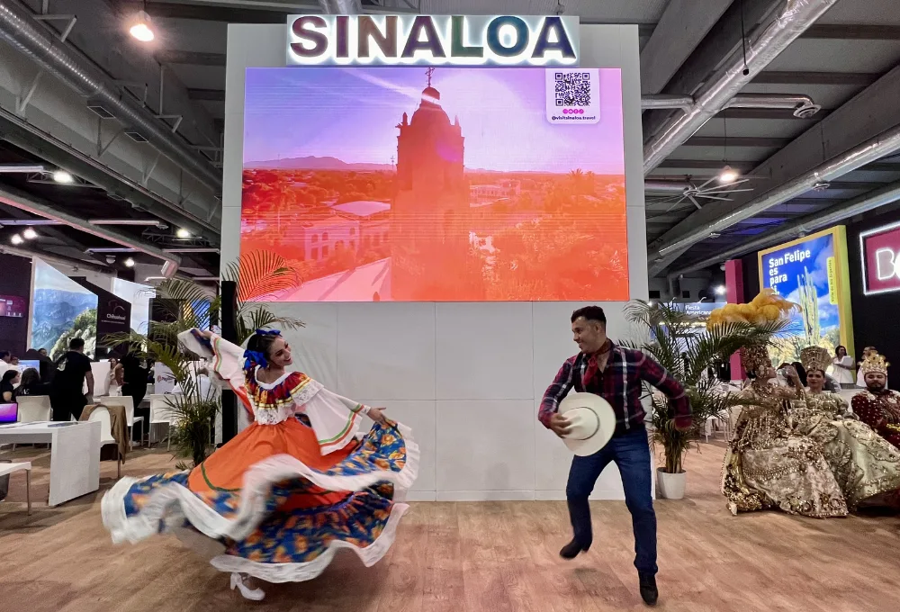 Bailes típicos en Sinaloa. Tianguis Turístico 50 en Acapulco.