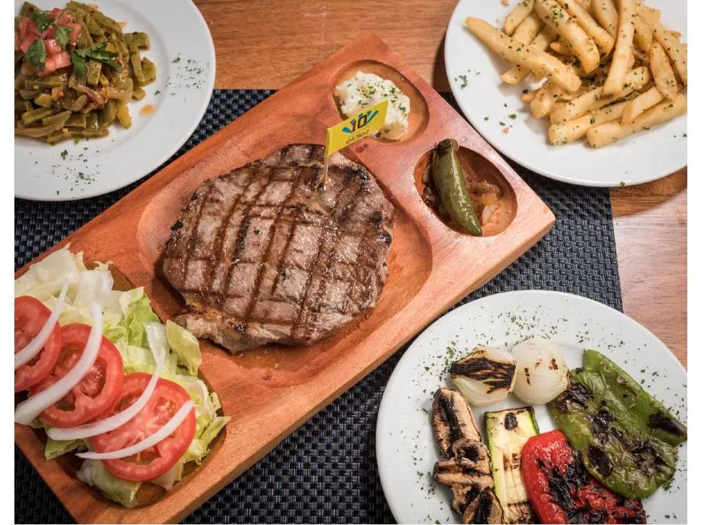 ¿Buscas dónde celebrar el Día del Padre en CDMX? Descubre 4 restaurantes especializados en cortes finos y carnes premium ideales para consentir a papá con una experiencia gastronómica inolvidable. ¿Ya sabes a dónde llevar a tu papá?