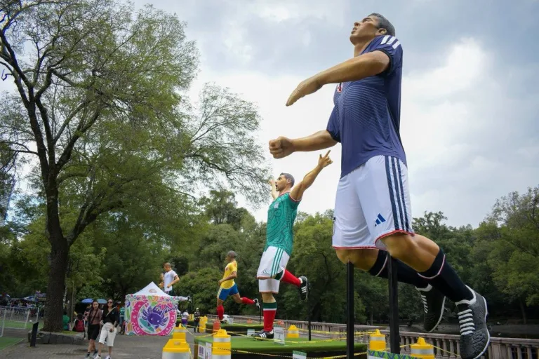 ¿Dónde ver las esculturas monumentales del fútbol que celebran el Mundial 2026?