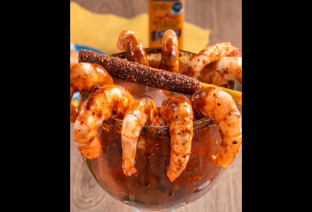 Michelada con camarones y tamarindo (tarugo).
