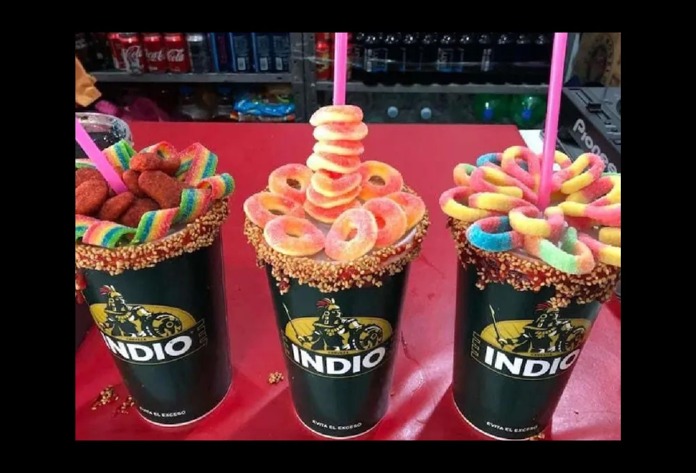 La Michelada. La evolución de la receta: De la sal y el limón a las gomitas y mariscos