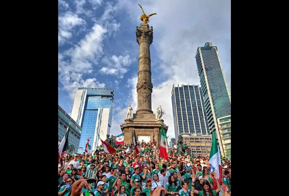 Así celebramos los mexicanos en el Ángel de la Independencia