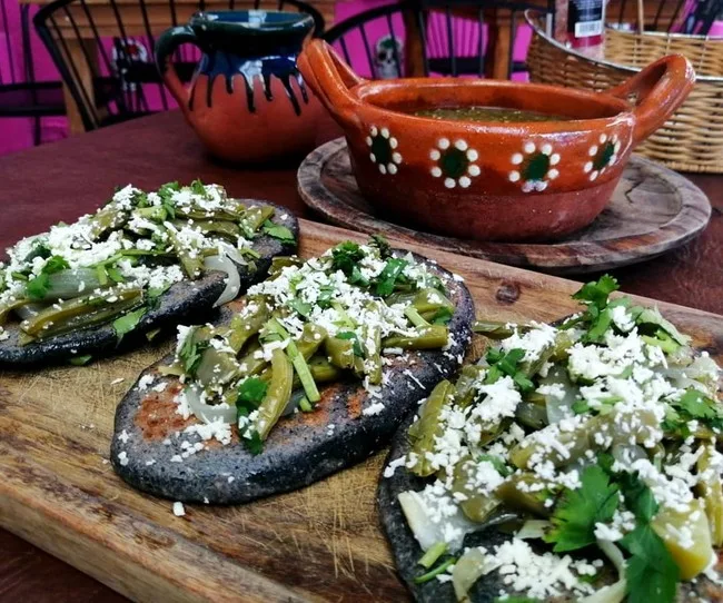 Descubre qué es la famosa Vitamina T, por qué los mexicanos aman tacos, tortas, tamales y tostadas, y cuál es el papel histórico del maíz en nuestra alimentación y cultura. Y a ti ¿te gusta esta vitamina?