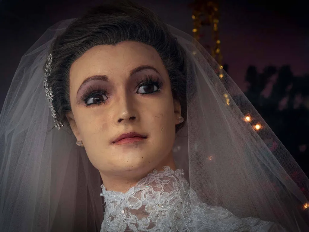 Descubre la historia de La Pascualita, el famoso maniquí de Chihuahua que ha inspirado una de las leyendas urbanas más intrigantes de México. Conoce su origen, los misterios que la rodean y la verdad detrás de la famosa novia del escaparate.
