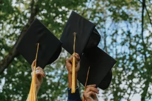 En junio, los viajes de graduación se convierten en una prioridad, pero encontrar el destino ideal no tiene que ser un dolor de cabeza. /Foto: Pexels