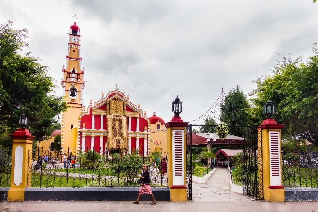 ¿Buscas dónde celebrar el Día del Padre? Descubre Coatepec, Veracruz, un Pueblo Mágico famoso por su café de altura, cascadas, haciendas históricas y paisajes naturales que lo convierten en una escapada perfecta para disfrutar en familia.