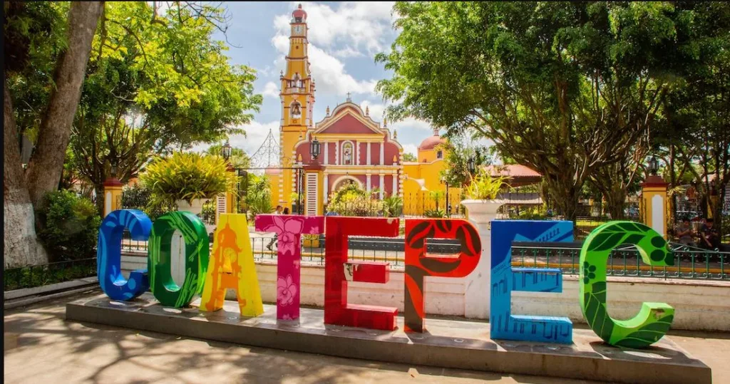 ¿Buscas dónde celebrar el Día del Padre? Descubre Coatepec, Veracruz, un Pueblo Mágico famoso por su café de altura, cascadas, haciendas históricas y paisajes naturales que lo convierten en una escapada perfecta para disfrutar en familia.