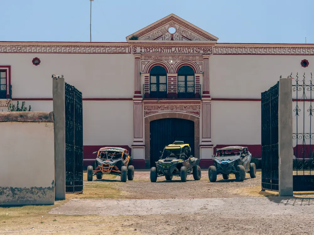 Descubre Hacienda Tepozontitla en Tlaxcala, un destino que combina historia virreinal, avistamiento de luciérnagas, gastronomía tradicional y experiencias de descanso en medio del bosque.