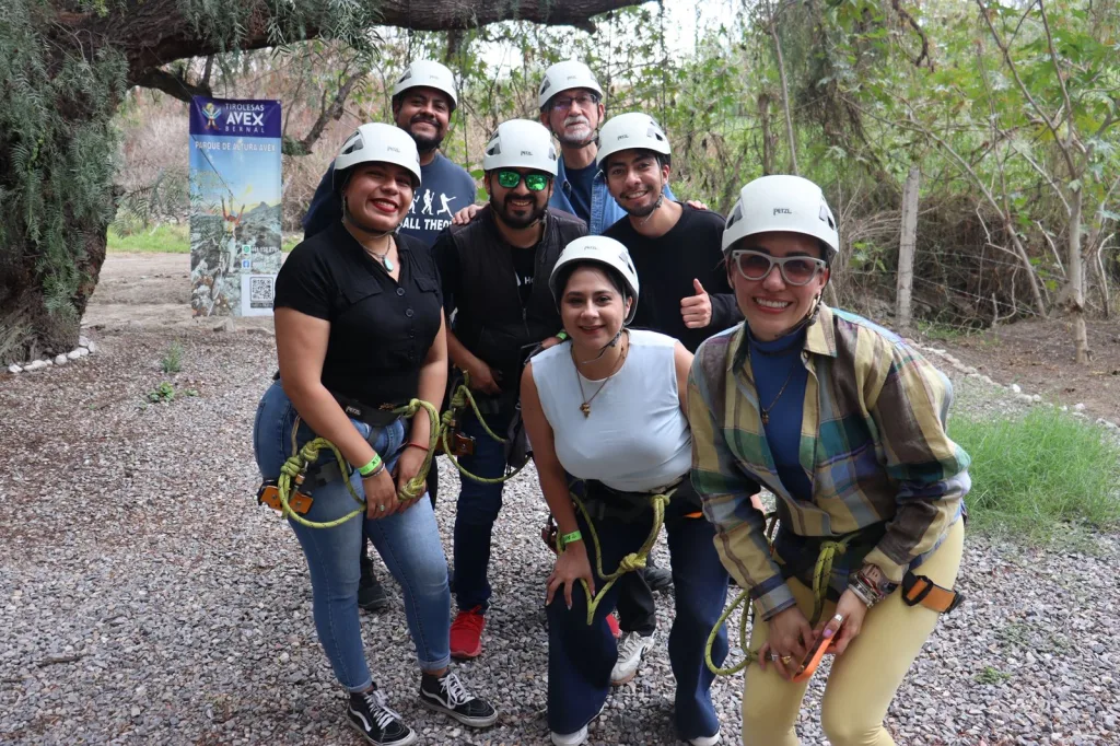 ¿Planeas visitar Peña de Bernal? Descubre qué hacer, qué comer, qué visitar y por qué este Pueblo Mágico de Querétaro conquista a miles de viajeros cada año. Es un lugar que sí o sí tienes que visitar.