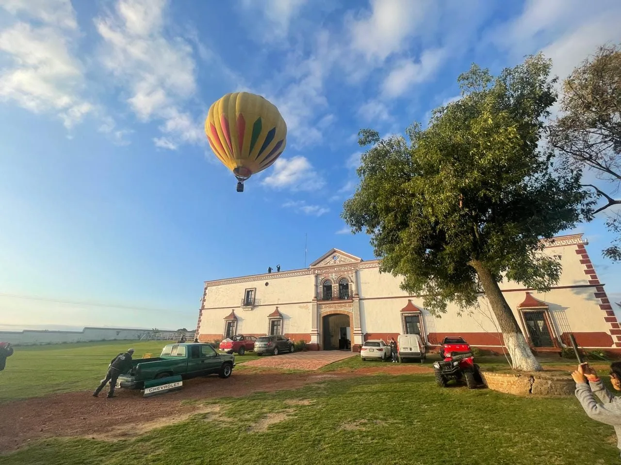 Descubre Hacienda Tepozontitla en Tlaxcala, un destino que combina historia virreinal, avistamiento de luciérnagas, gastronomía tradicional y experiencias de descanso en medio del bosque.