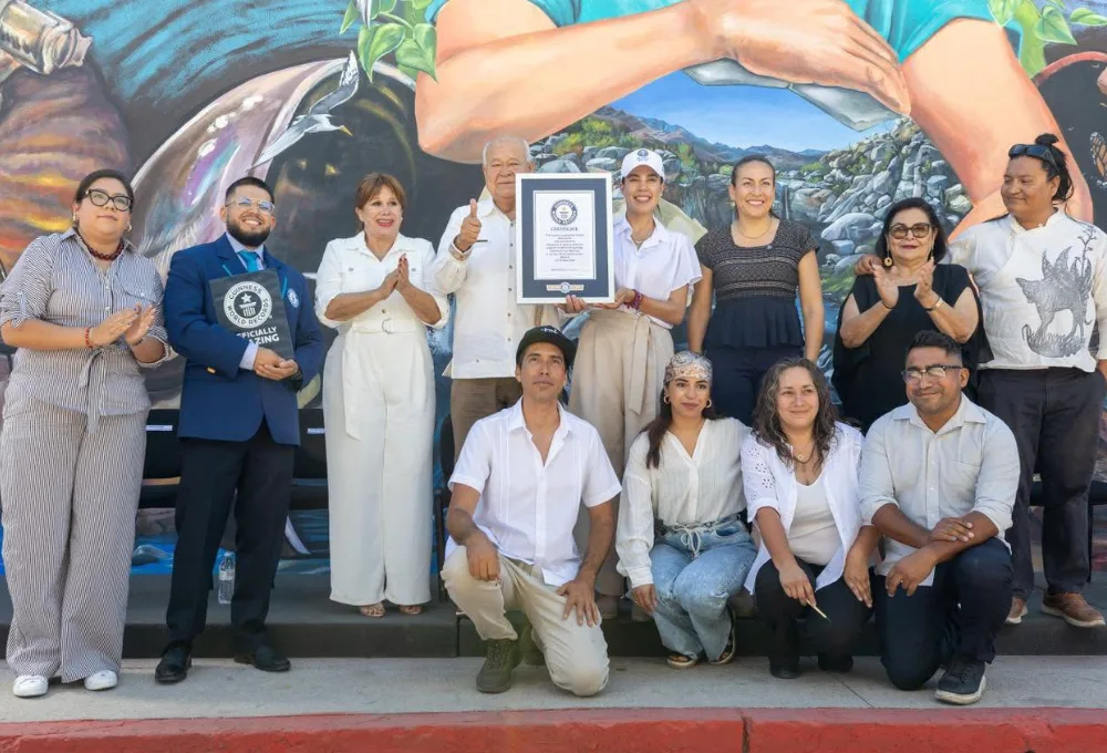 Guinness World Record a Baja California Sur por confeccionar el mural interactivo de fútbol con la mayor extensión del planeta.