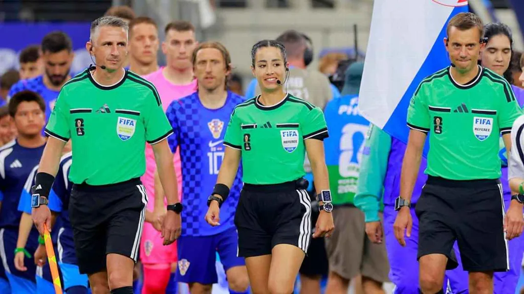 Conoce quién es Katia Itzel García, la primera mujer árbitra mexicana en participar en un Mundial varonil. Descubre su historia, trayectoria y el legado que está construyendo para las futuras generaciones.