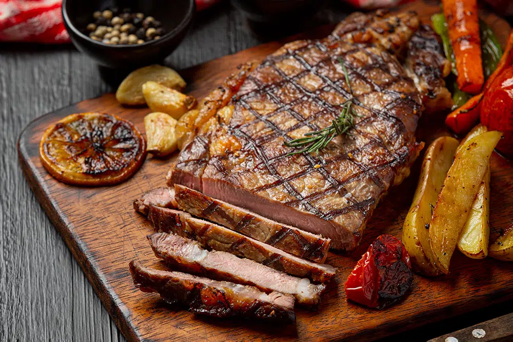 ¿Buscas dónde celebrar el Día del Padre en CDMX? Descubre 4 restaurantes especializados en cortes finos y carnes premium ideales para consentir a papá con una experiencia gastronómica inolvidable. ¿Ya sabes a dónde llevar a tu papá?